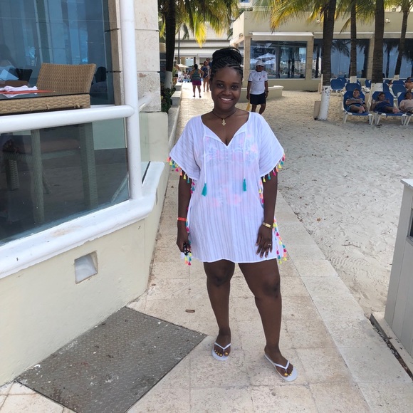 Welcome to my closet🌻 Posh Ambassador & Affiliate - Picture 4 of 8